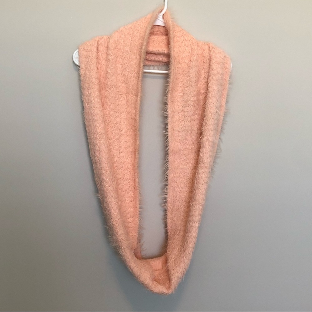 BCBGeneration pink circle / infinity scarf feathery!